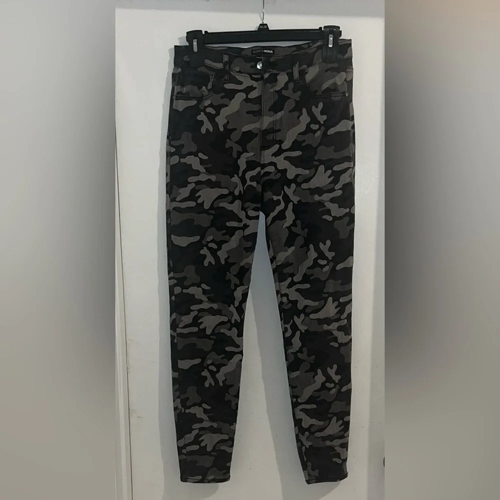 Ladies Black and Gray Skinny Camouflage Pants - Picture 6 of 6